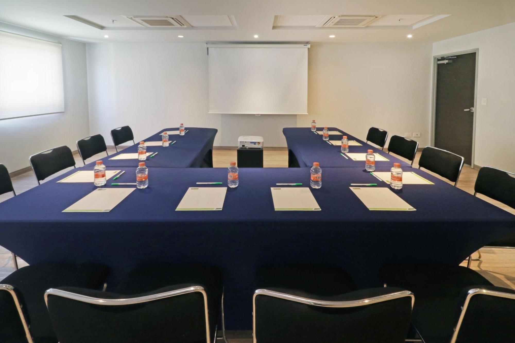 City Express Junior By Marriott Merida Altabrisa Exterior photo