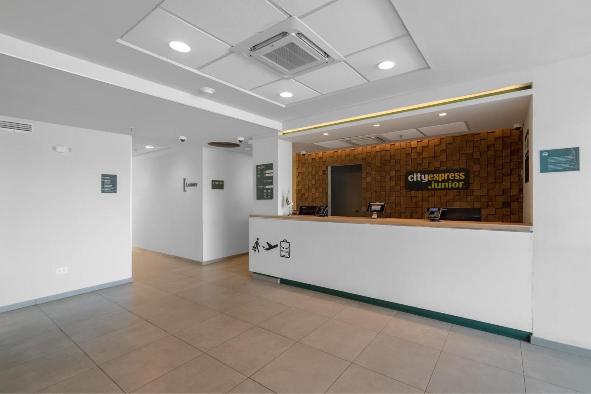 City Express Junior By Marriott Merida Altabrisa Exterior photo