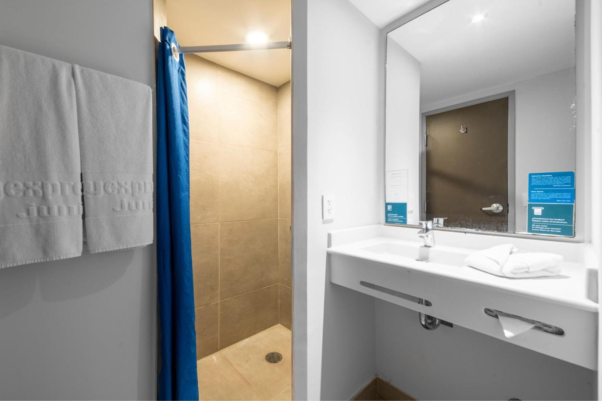 City Express Junior By Marriott Merida Altabrisa Exterior photo